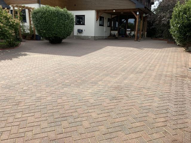 driveway-cleaning-11